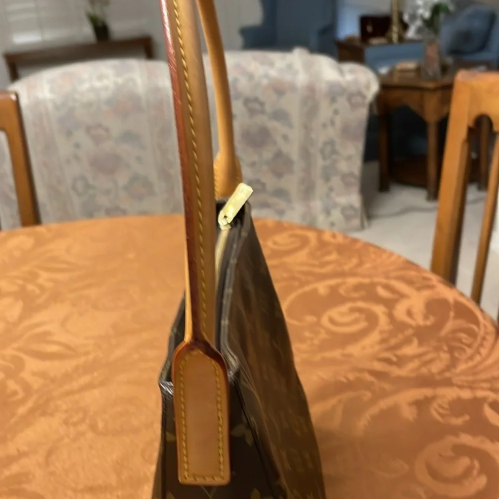 EUC Louis Vuitton Looping MM Shoulder Bag
