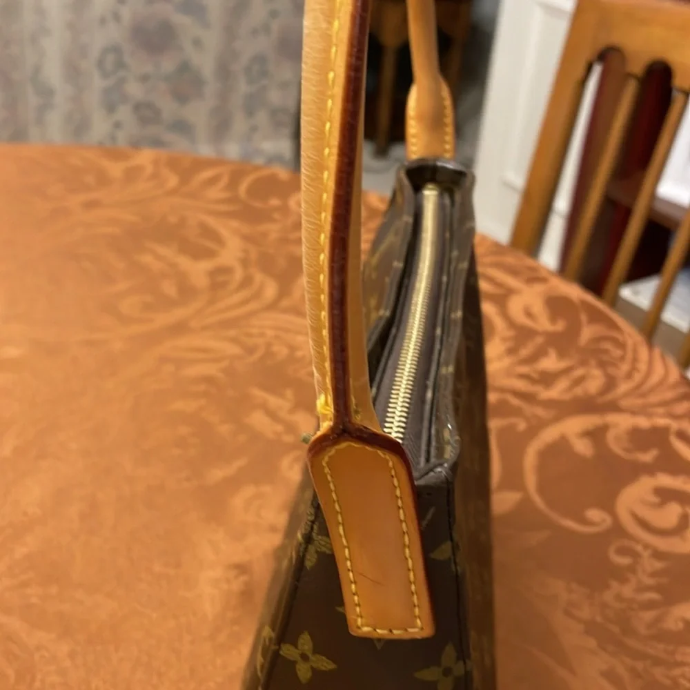 EUC Louis Vuitton Looping MM Shoulder Bag