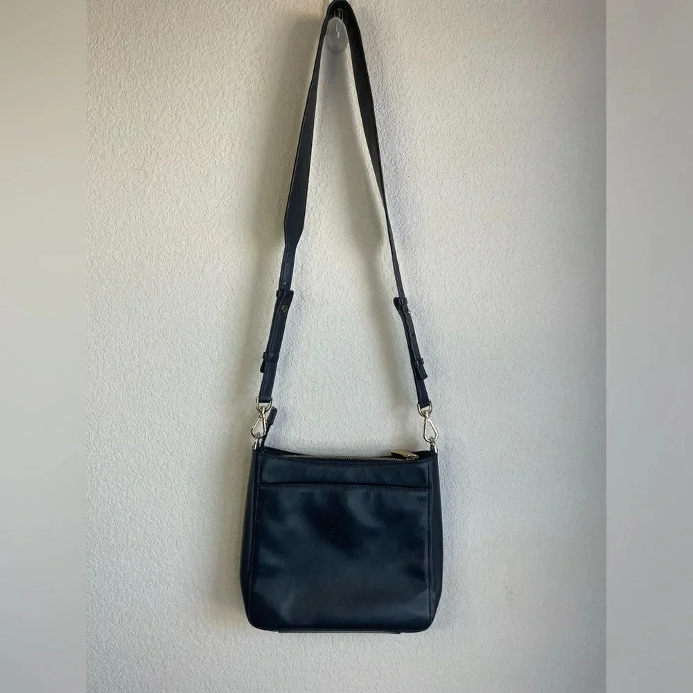 Michael Kors Gloria Black Pocket Swing‎ Pack Leather Crossbody