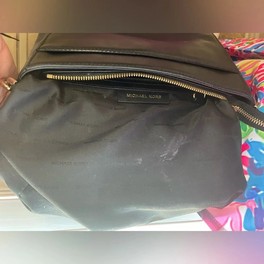 Michael Kors Gloria Black Pocket Swing‎ Pack Leather Crossbody