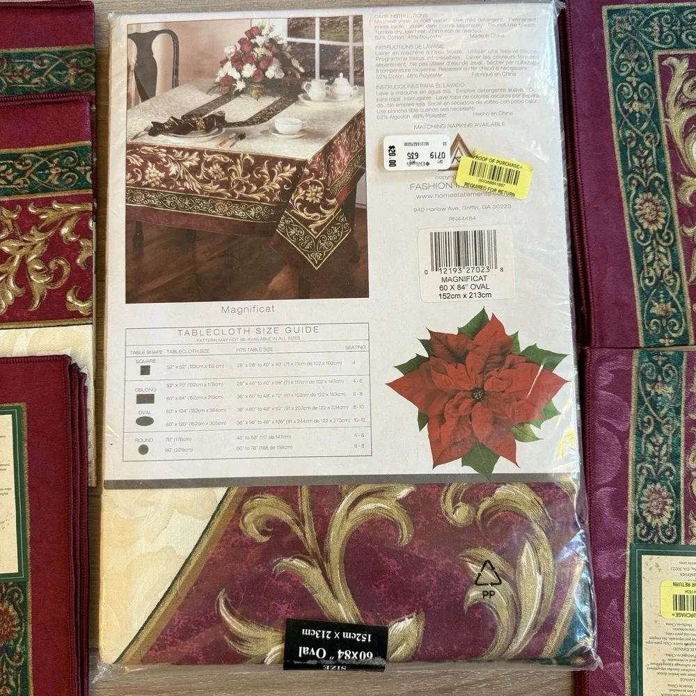 VTG Christmas Tablecloth‎ and 5 Matching Napkins Oval 60x84 NWT Home Statements