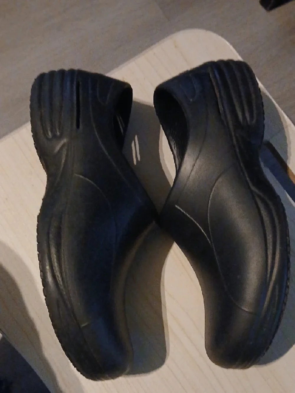 N/A comfortable black