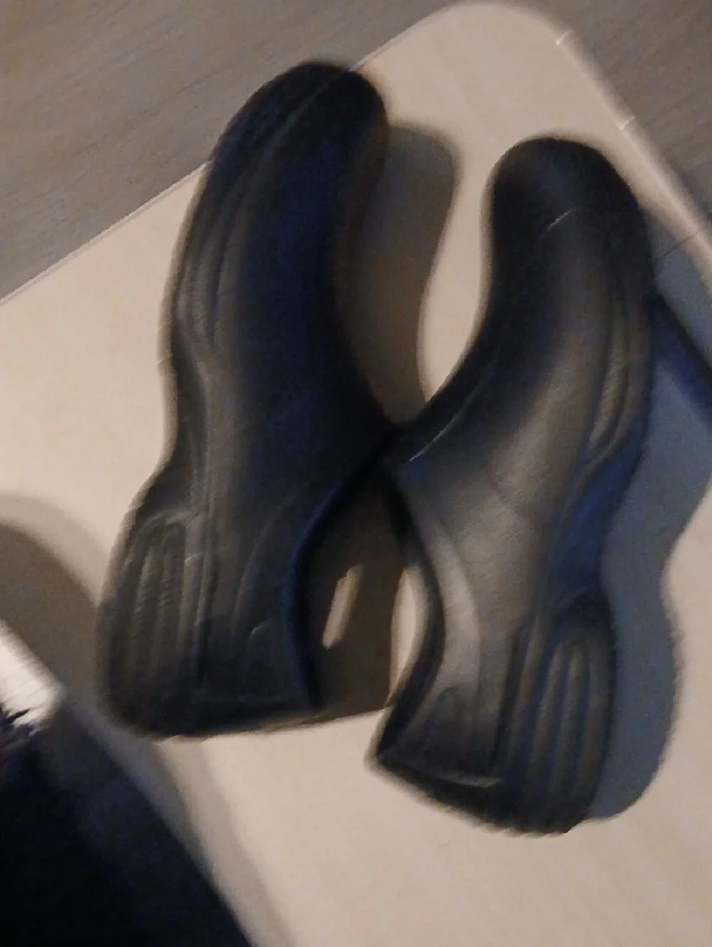 N/A comfortable black