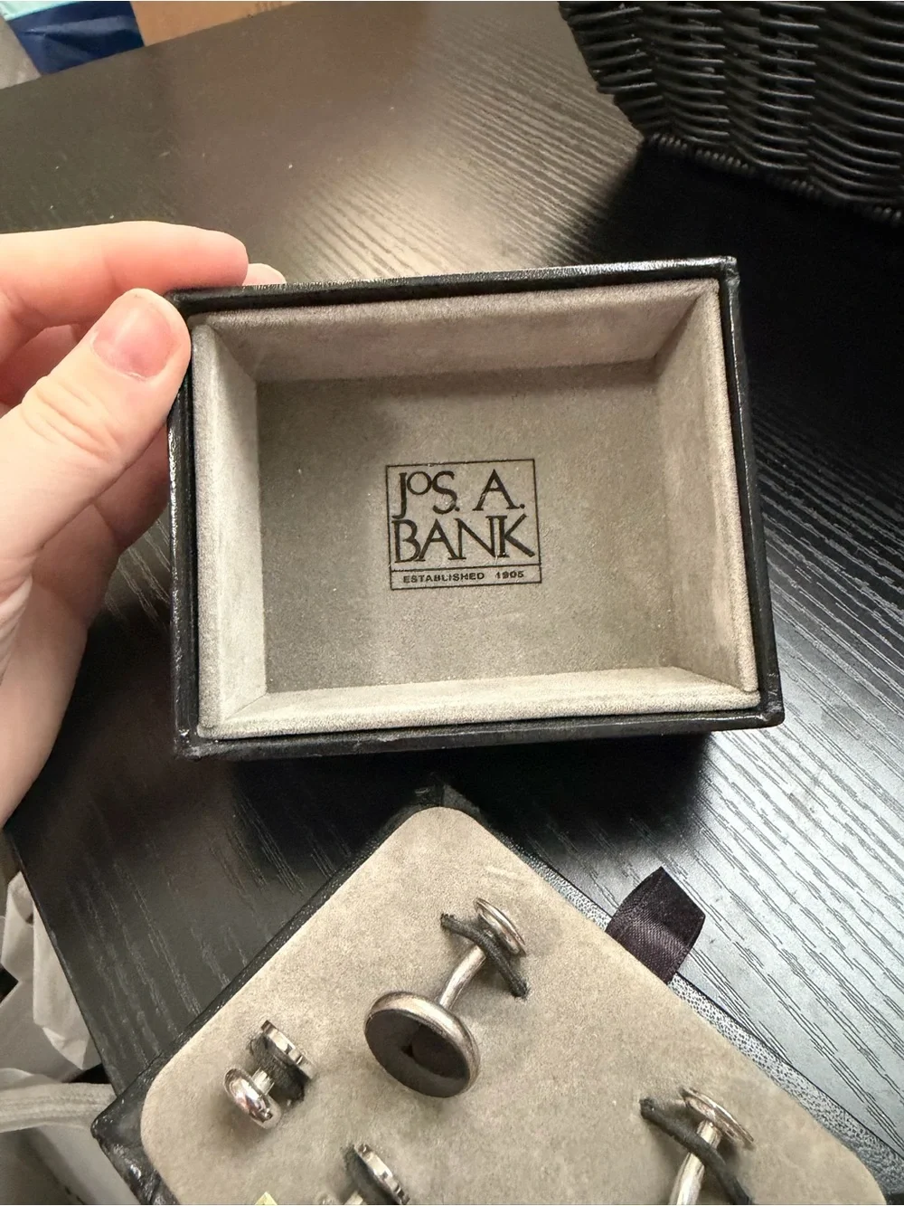 N/A jos banks