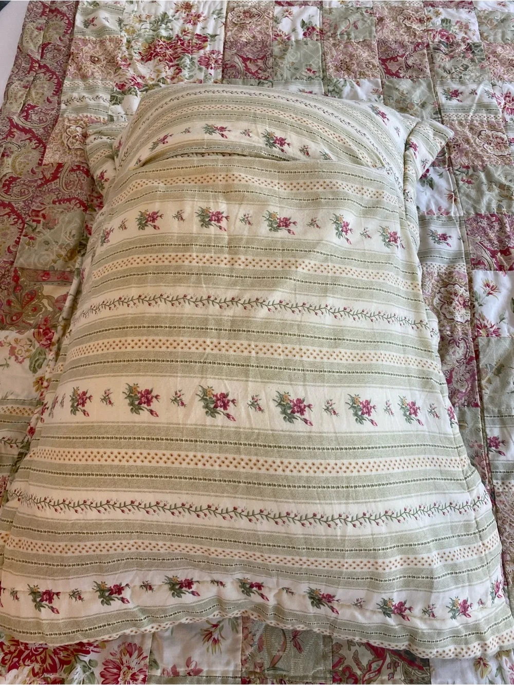 Vintage patchwork style comforter w/ sham floral Queen