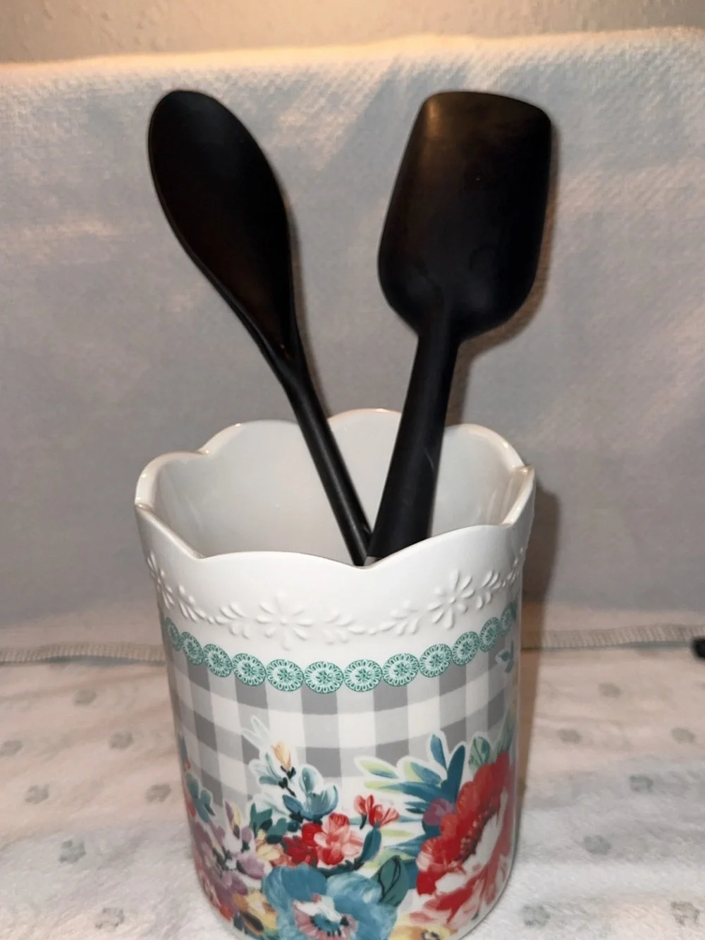 The Pioneer Woman rim kitchen easy