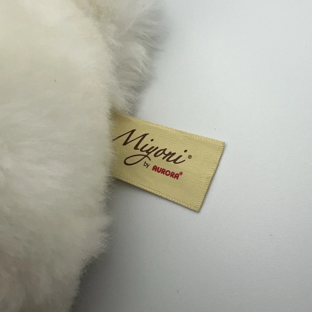Aura this adorable