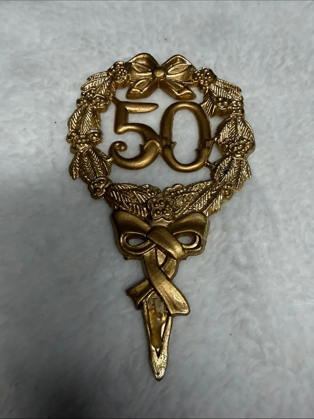Vtg Metallic Gold-tone 50 Anniversary Wreath Ornament Decorative Accent