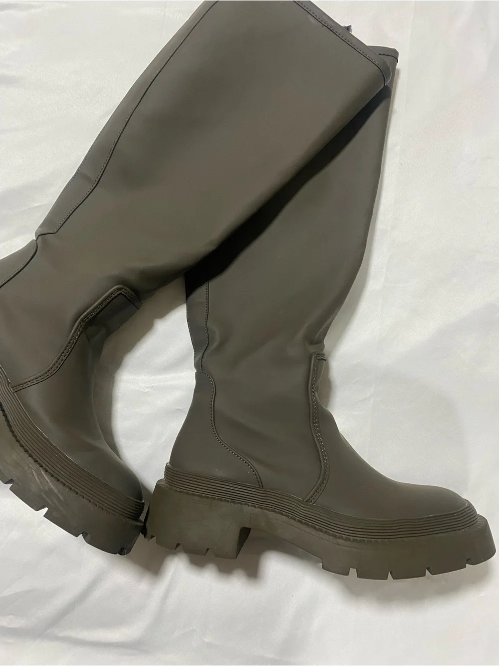 zara rubberized
