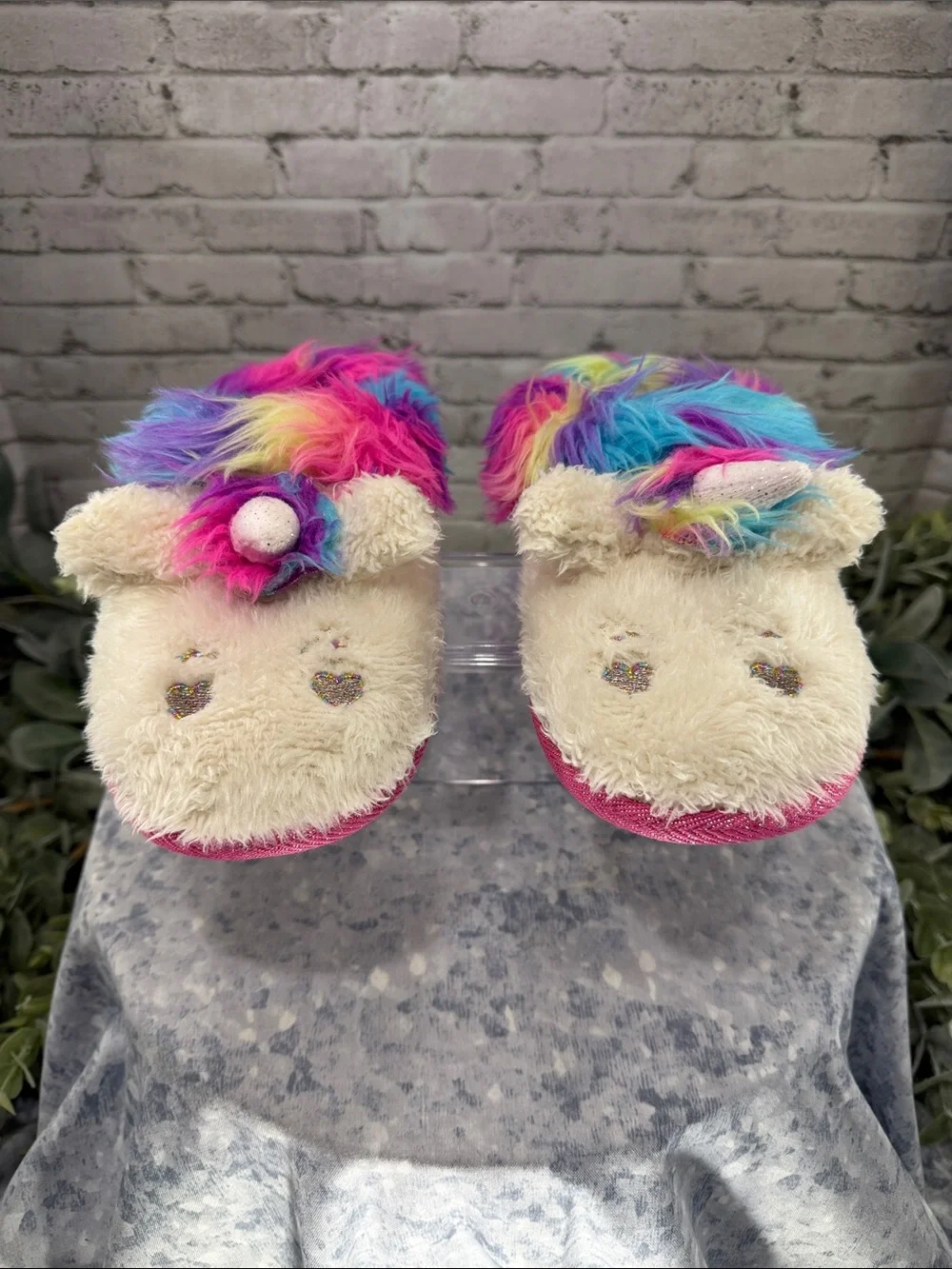 DEARFOAMS - White Fuzzy Plush 3D Unicorn Slippers - Girls 2-3 🦄 EUC