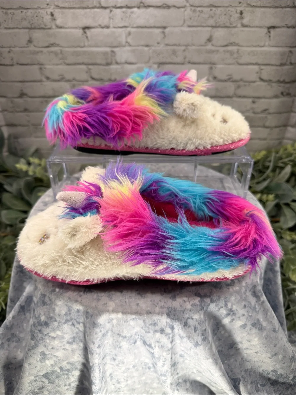 DEARFOAMS - White Fuzzy Plush 3D Unicorn Slippers - Girls 2-3 🦄 EUC