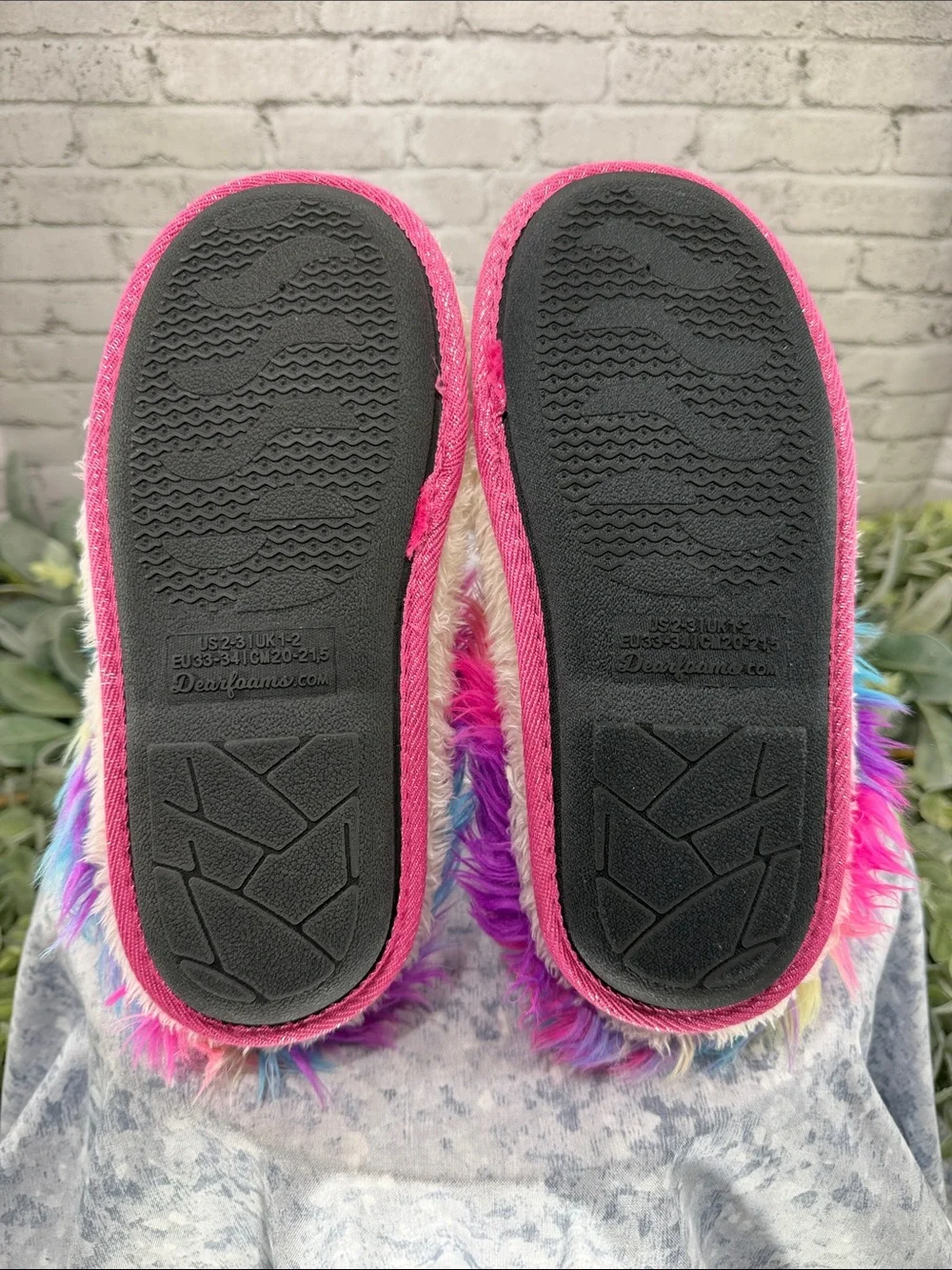 DEARFOAMS - White Fuzzy Plush 3D Unicorn Slippers - Girls 2-3 🦄 EUC
