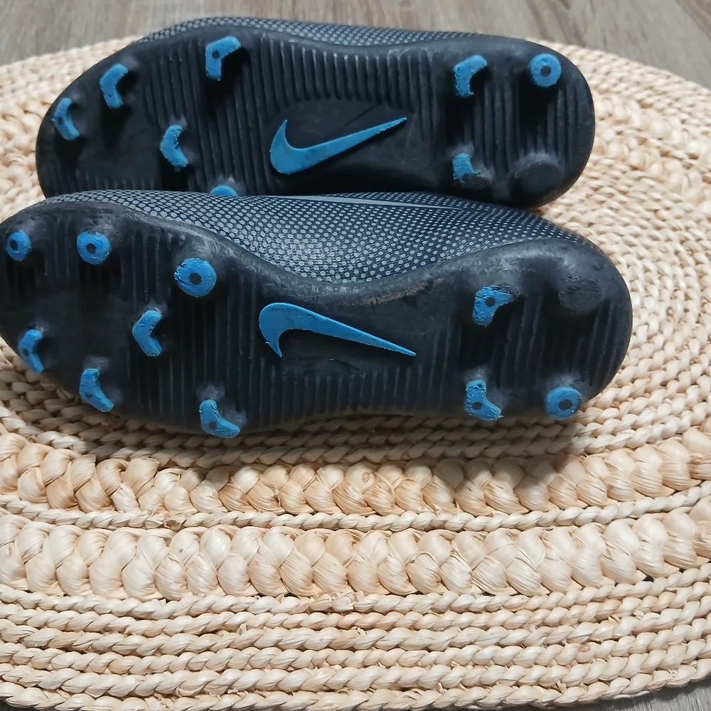 Nike Black‎ and Gray Sports Sneakers