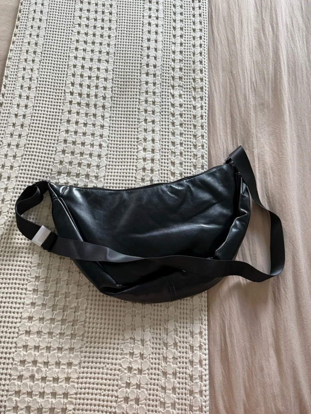 N/A sleek black