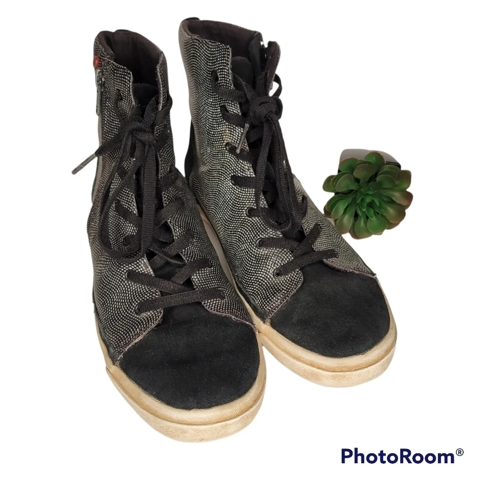 UGG I Heart Geometric Hi-top Sneakers