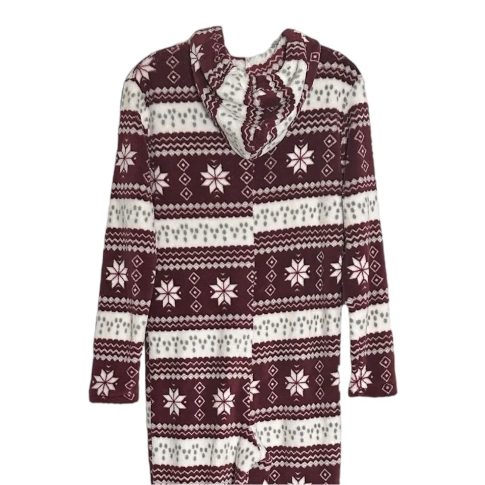 🌺 Boohoo Fleece Burgundy Fair Isle One Piece Pajamas Size 4 Winter Snowflake
