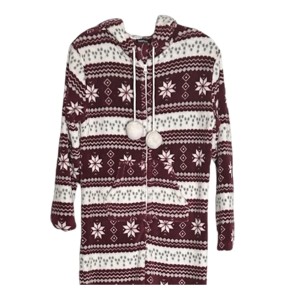 🌺 Boohoo Fleece Burgundy Fair Isle One Piece Pajamas Size 4 Winter Snowflake