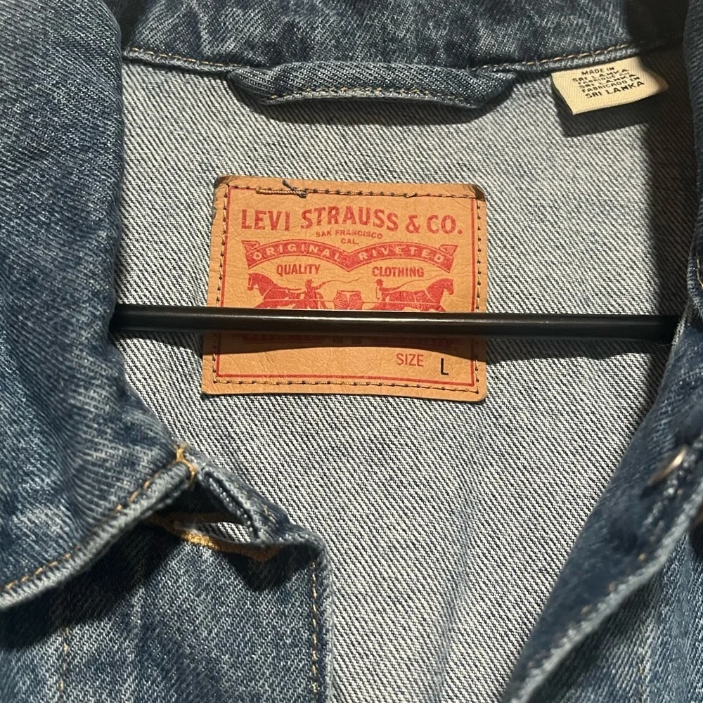 Levis button closure seams