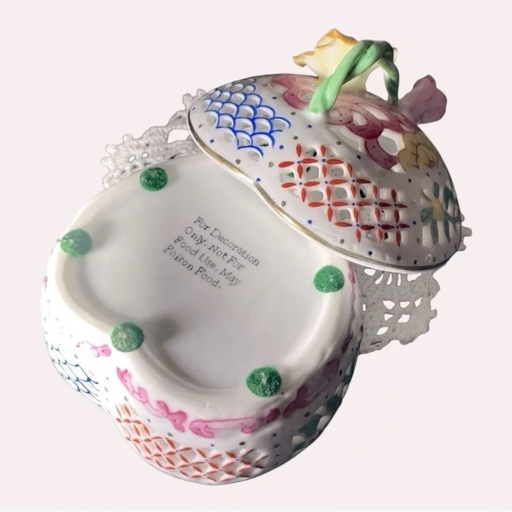 Heart-shaped reticulated porcelain trinket or jewelry dish with 3D floral design