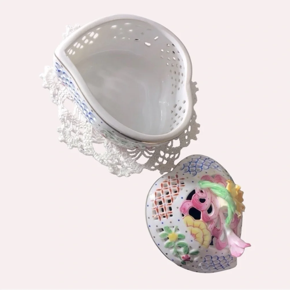 Heart-shaped reticulated porcelain trinket or jewelry dish with 3D floral design