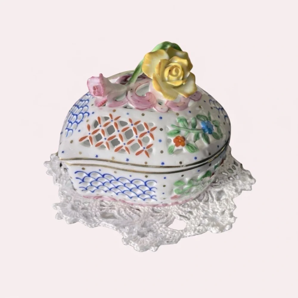 Heart-shaped reticulated porcelain trinket or jewelry dish with 3D floral design