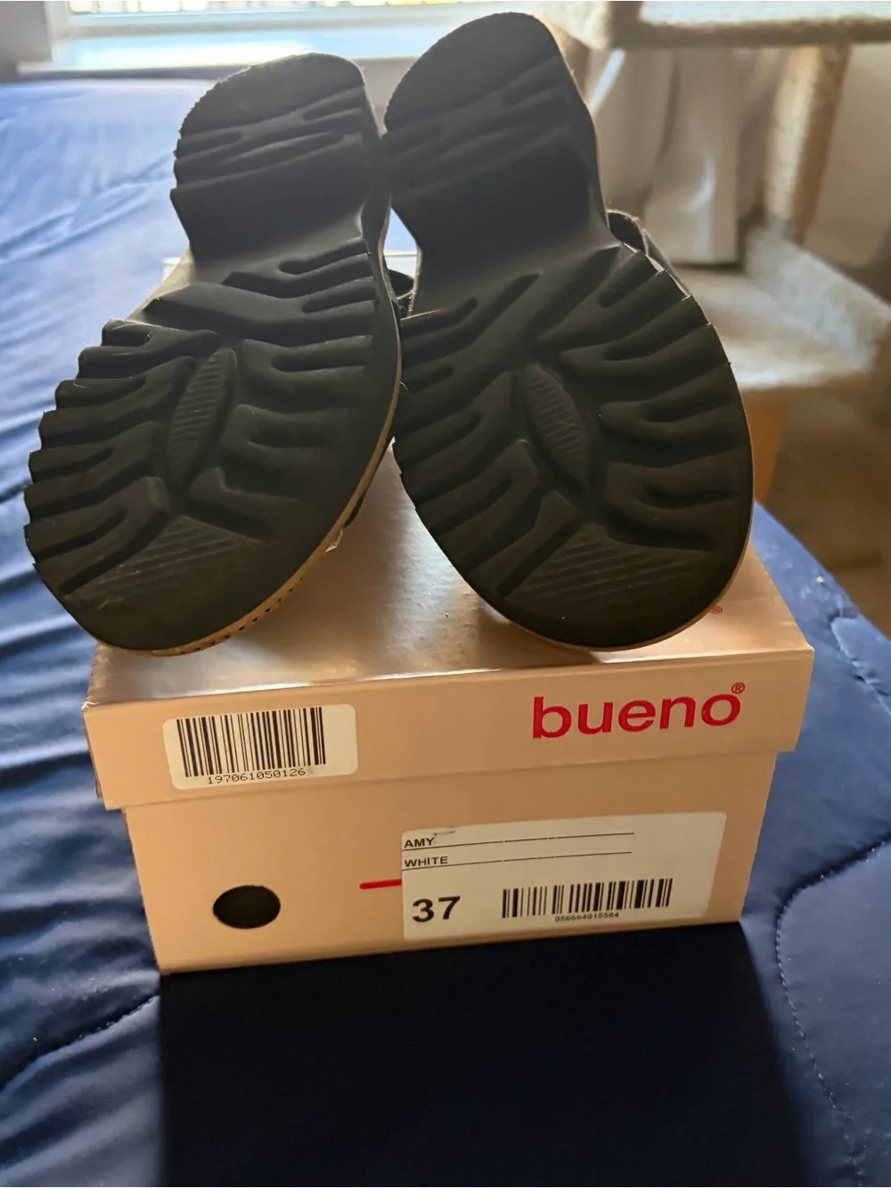 Bueno White Leather Open-Toe Platform Slides in box size 7 worn once