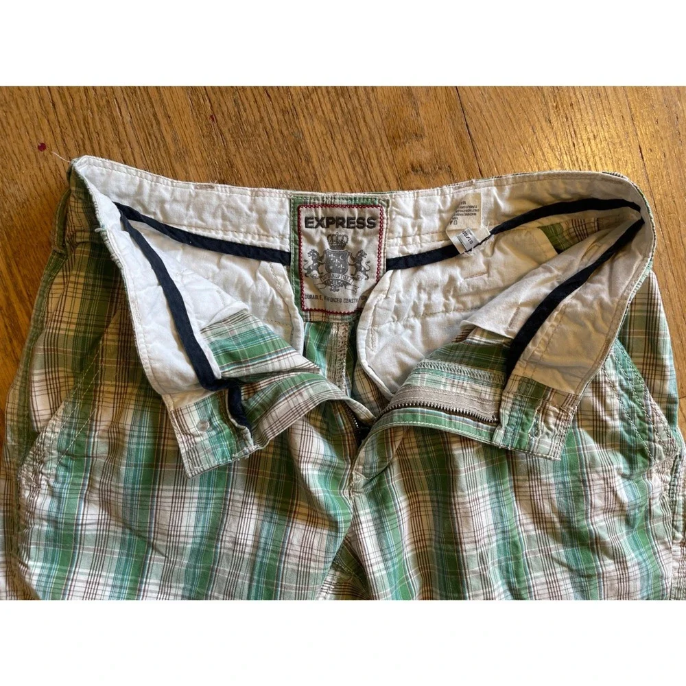 Y2K Cargo Express Mens Green White Plaid Cotton Flat Front Casual Shorts Size 31