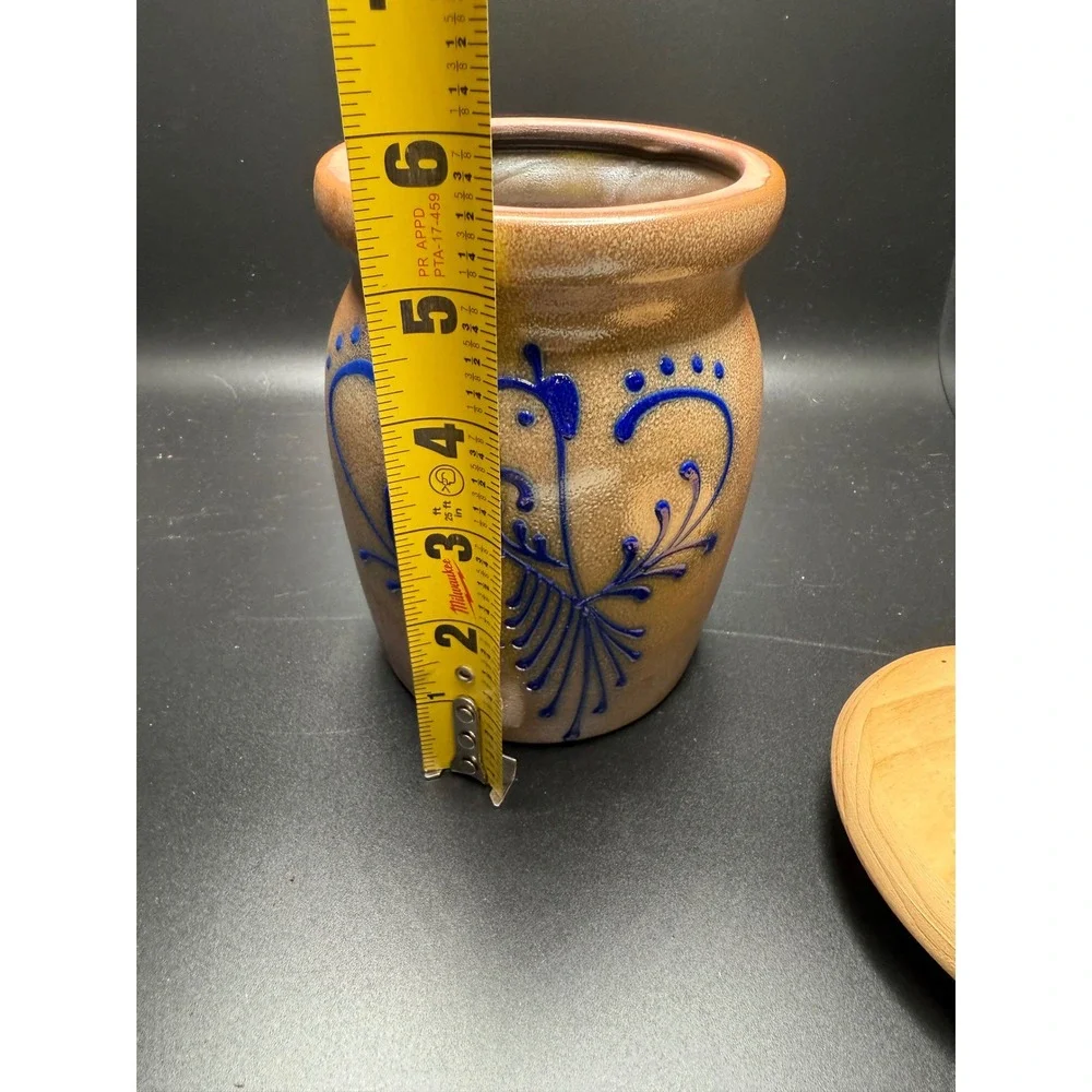 Vintage Stoneware Crock Pot Jar‎ Rustic Blue Floral Design with Wooden Lid 1996