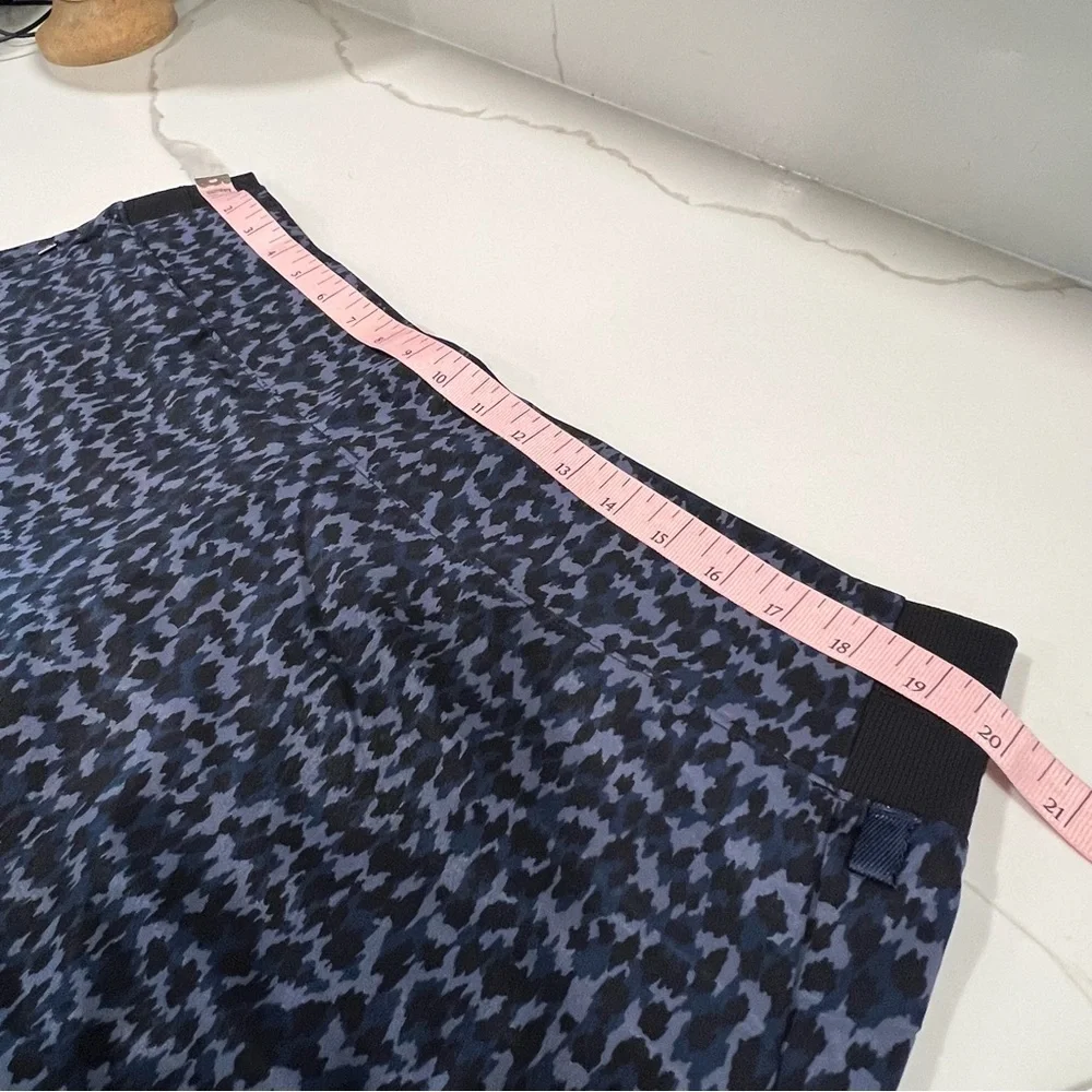 Athleta Nwt Women's Brookylyn Jogger shorts  lightweight size‎ 18 navy alvn