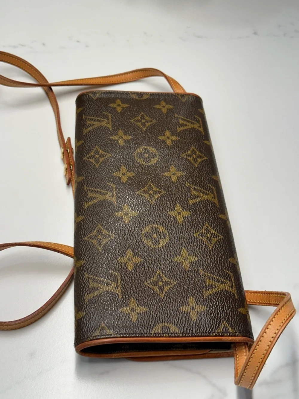 Louis Vuitton Monogram Shoulder/Crossbody Pouchette in Classic LV Monogram