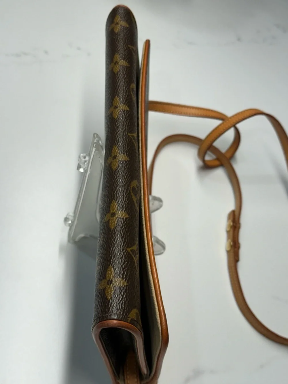 Louis Vuitton Monogram Shoulder/Crossbody Pouchette in Classic LV Monogram