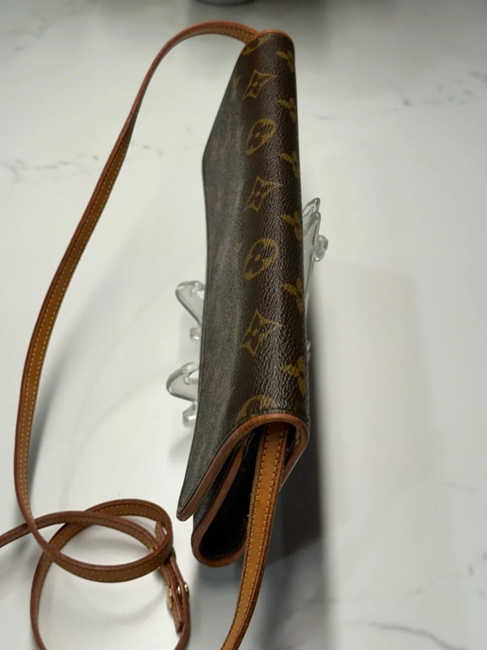 Louis Vuitton Monogram Shoulder/Crossbody Pouchette in Classic LV Monogram