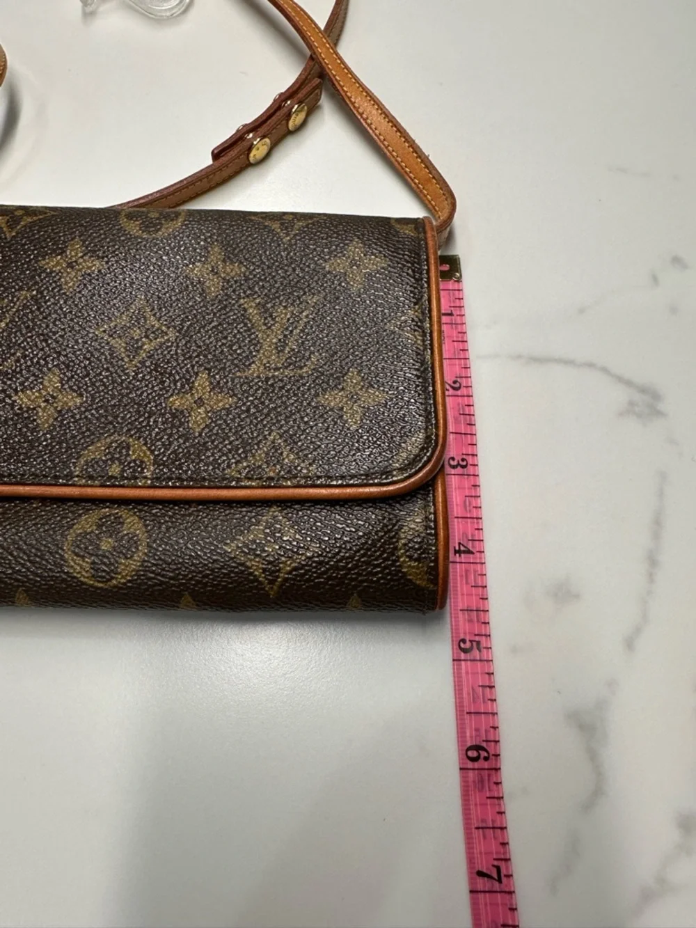 Louis Vuitton Monogram Shoulder/Crossbody Pouchette in Classic LV Monogram
