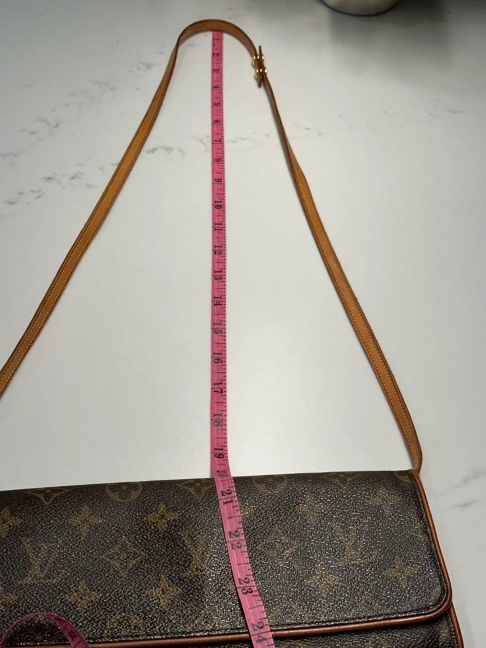 Louis Vuitton Monogram Shoulder/Crossbody Pouchette in Classic LV Monogram