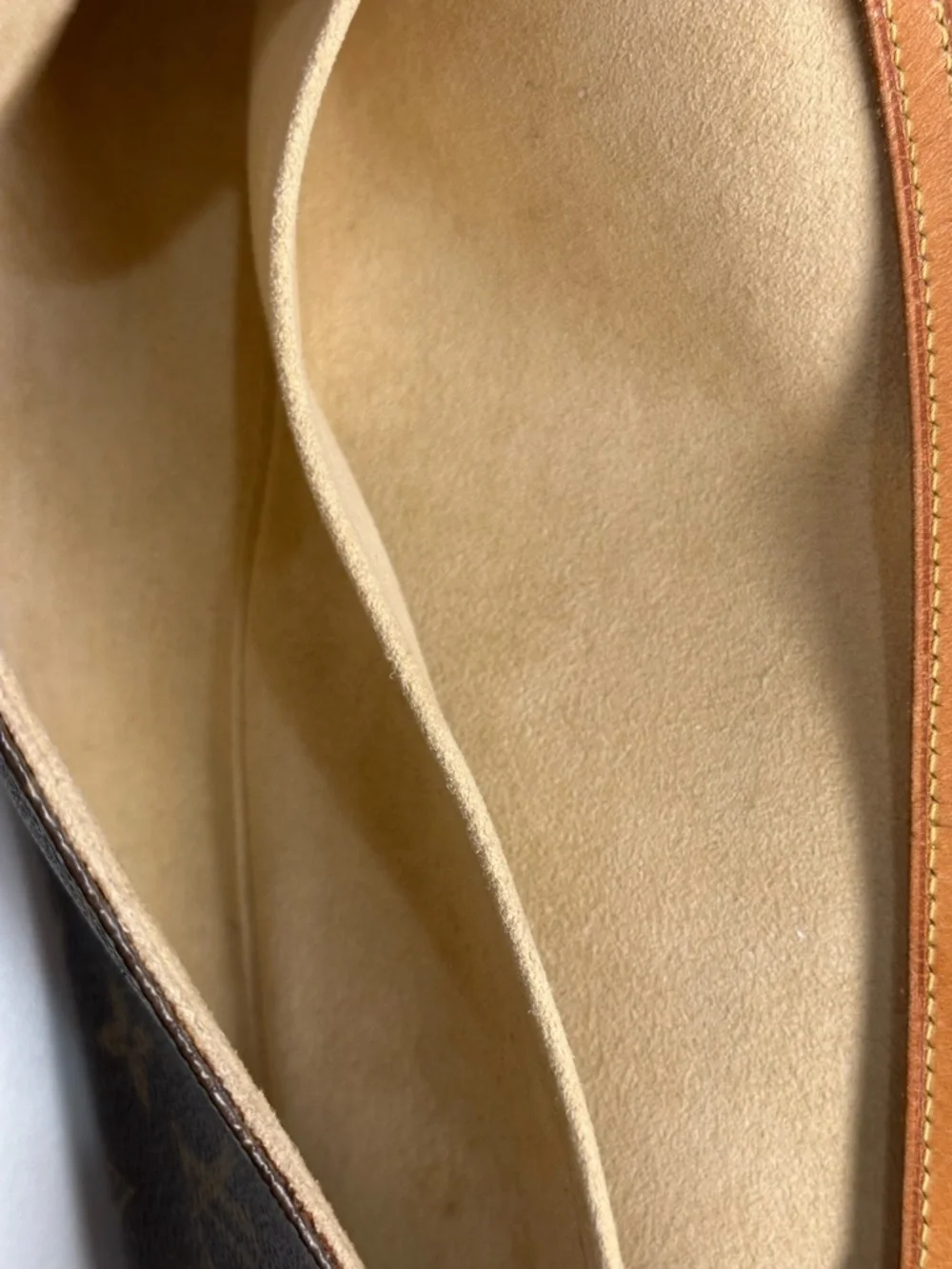 Louis Vuitton Monogram Shoulder/Crossbody Pouchette in Classic LV Monogram