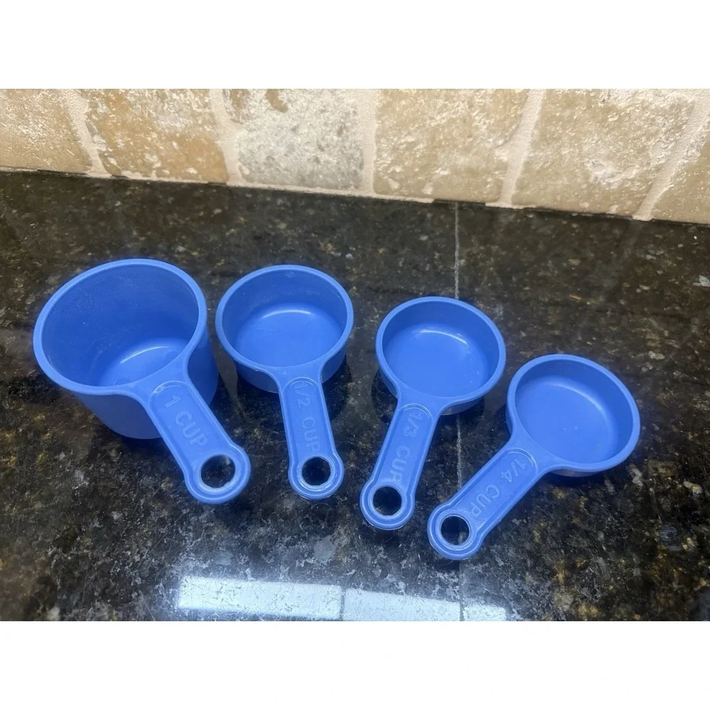Vintage Rubbermaid Nesting Measuring Cups Blue 4 Pc Servin Saver 1/2 1/3 1/4 1