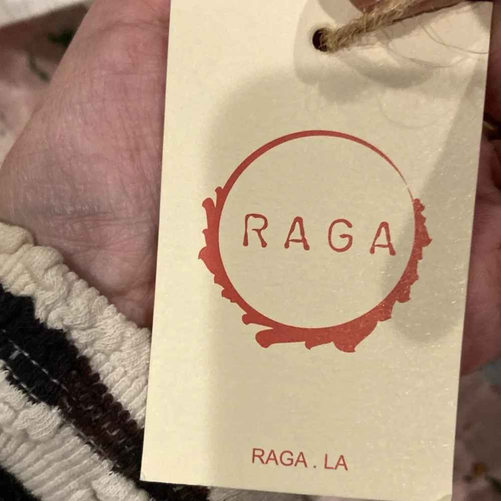 Raga size large beaded & embroidered NWT mini skirt ivory