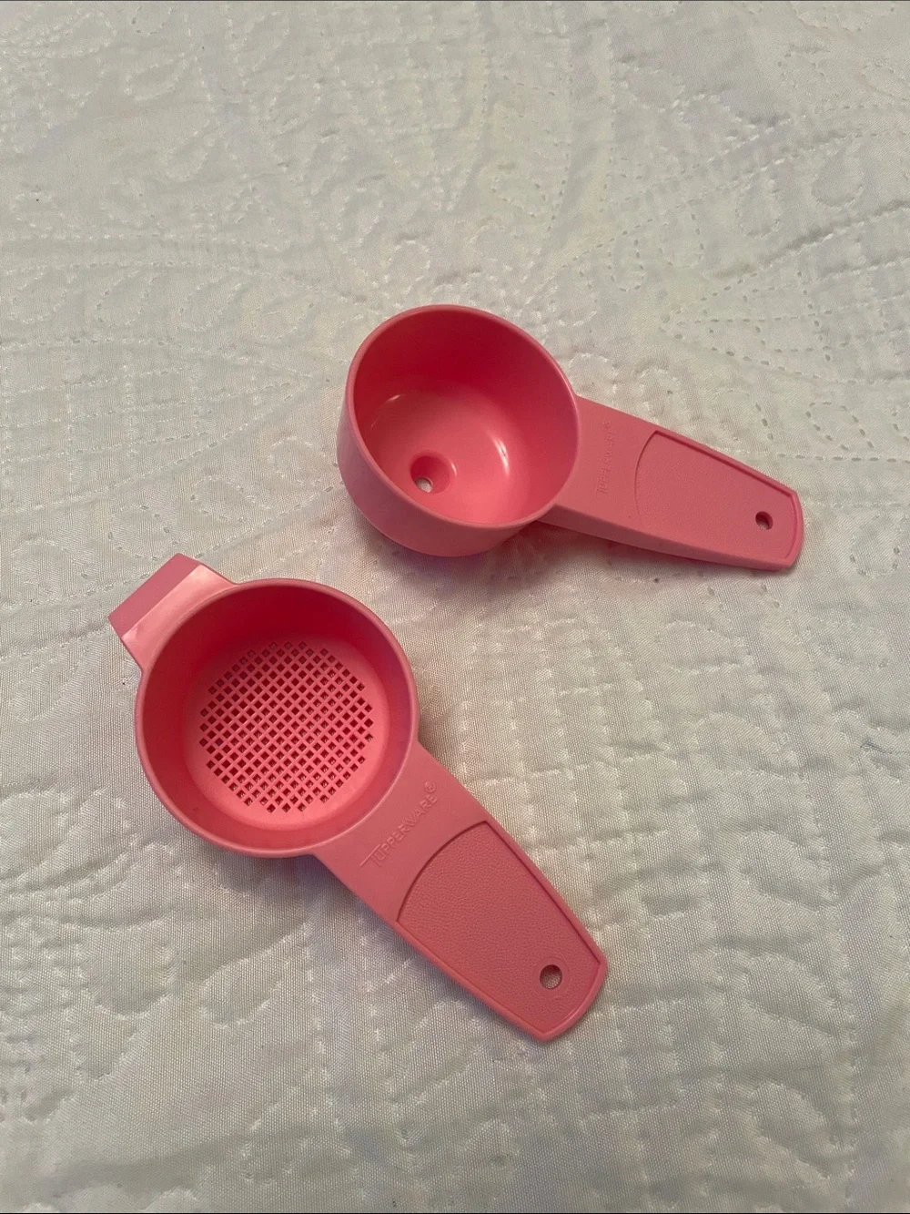 New Set of 2 Tupperware PINK Mini Tea Strainers & Funnel