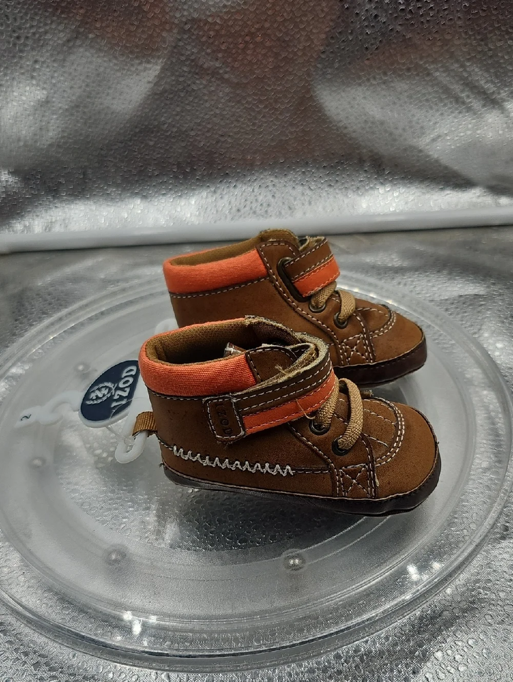 Tan And Brown Izod Shoes Size 2