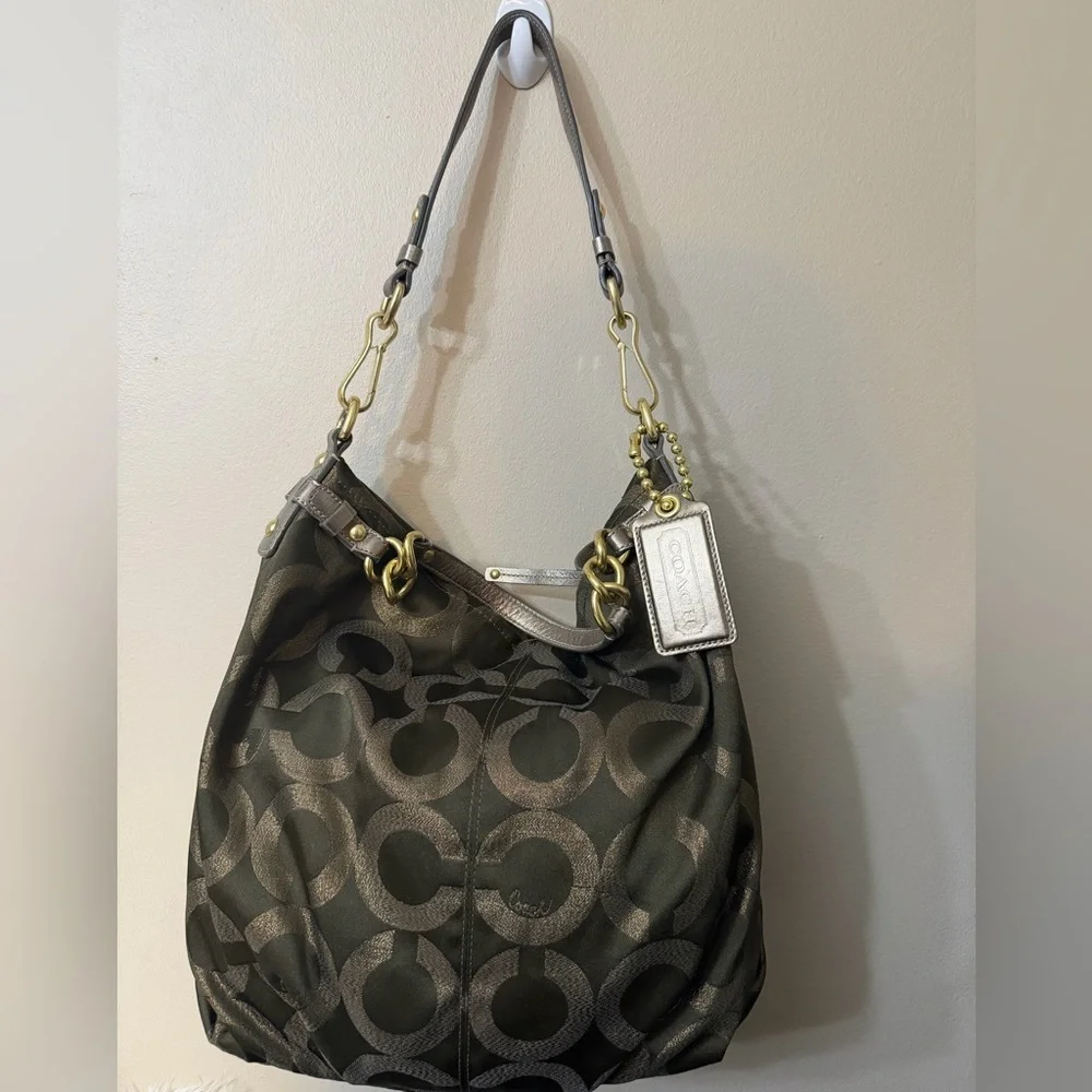 Coach sophisticated shoulder