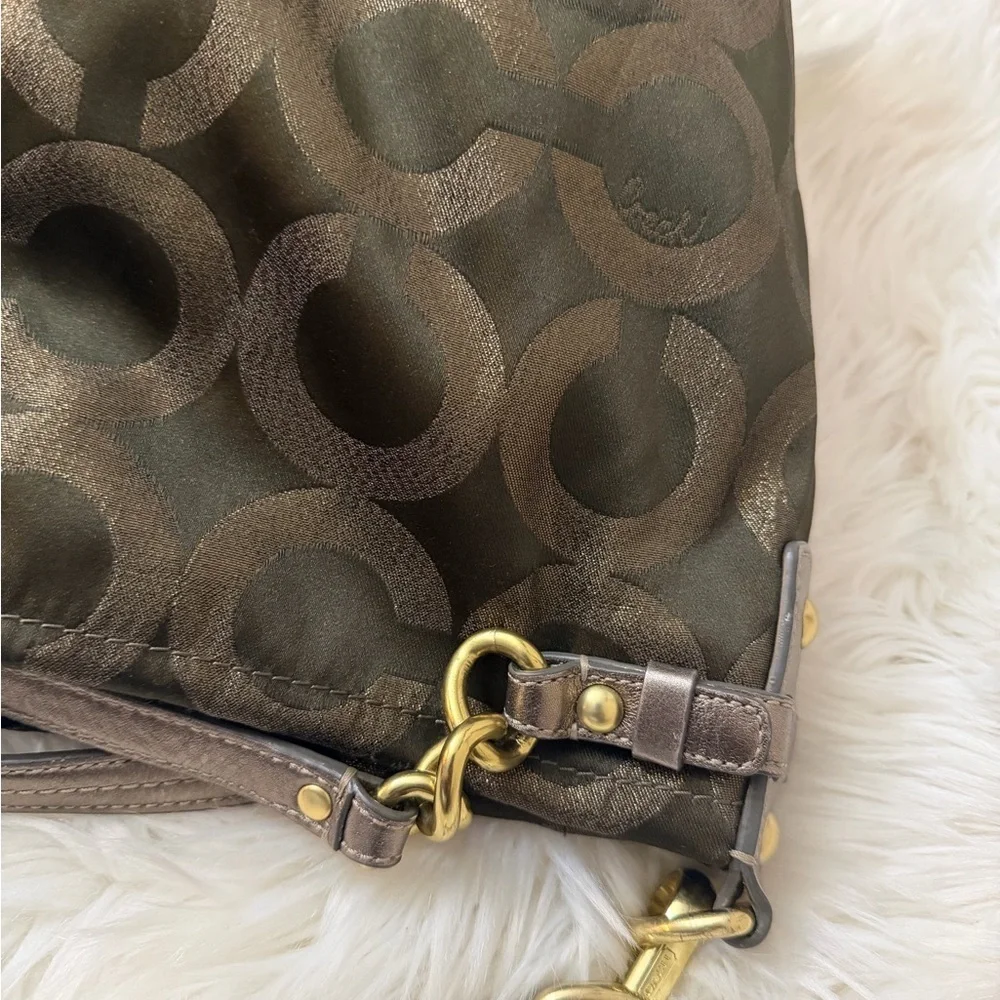 Coach sophisticated shoulder
