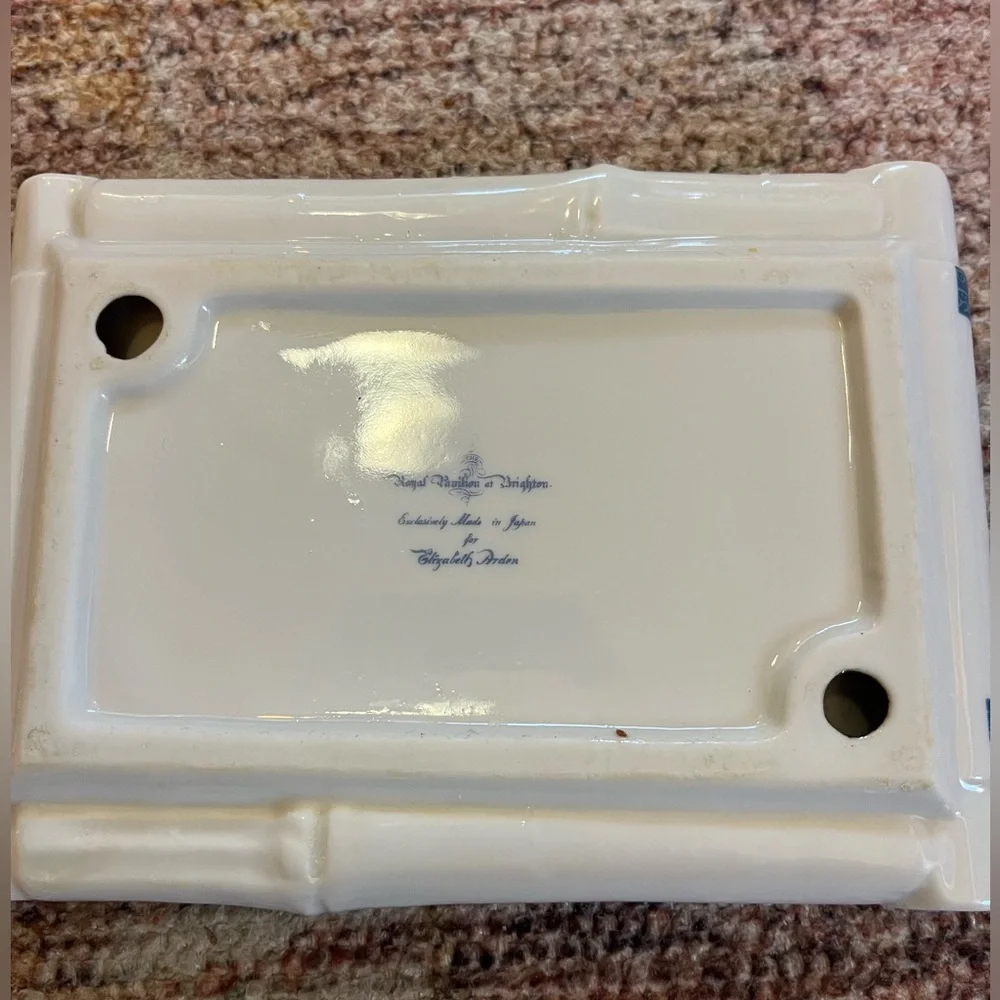 Elizabeth Arden this item