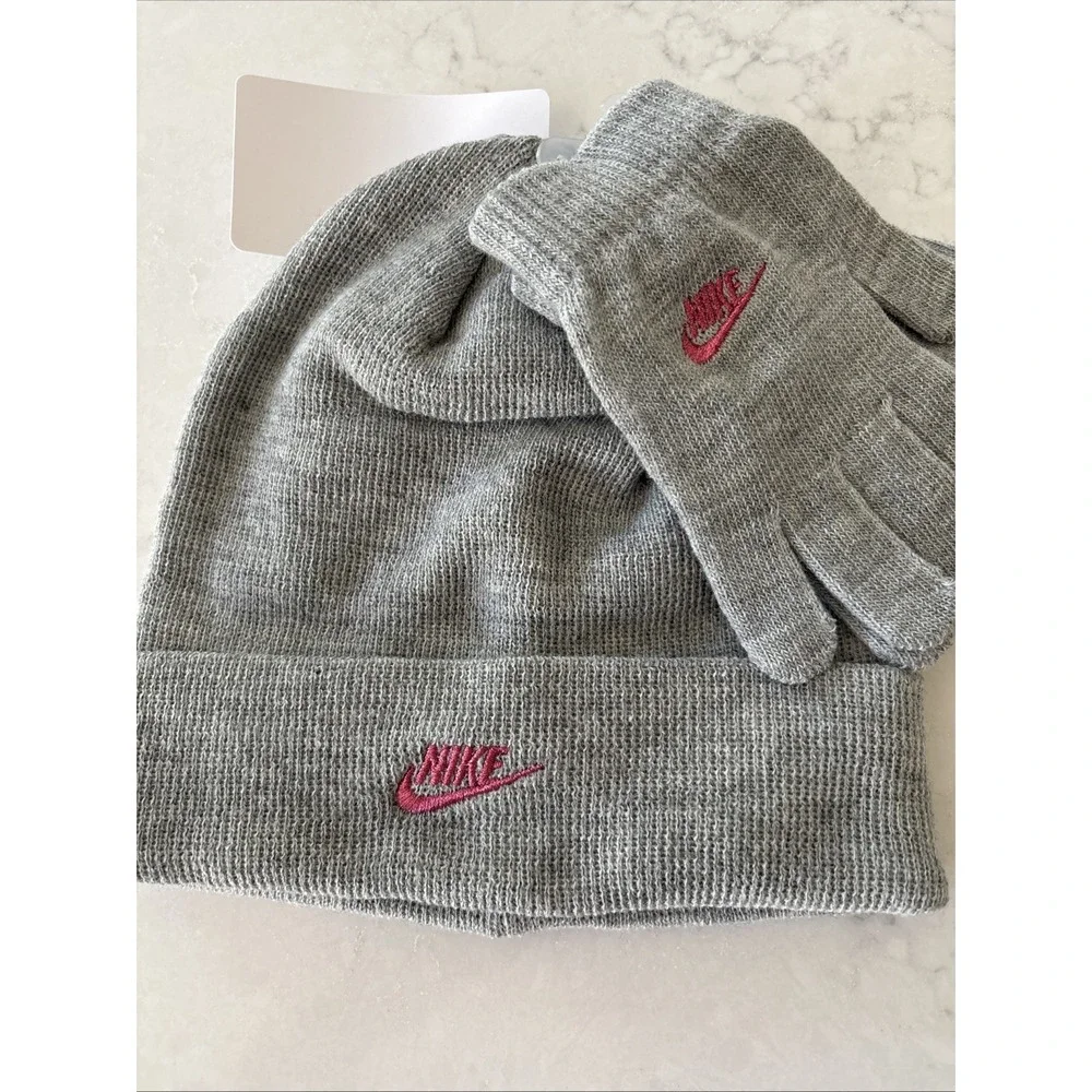 NIKE Girls Youth 7/16 2 Piece Fold over Futura Beanie Hat Gloves Set Gray‎ Pink