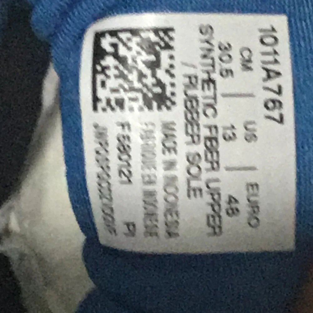 Asics vibrant blue