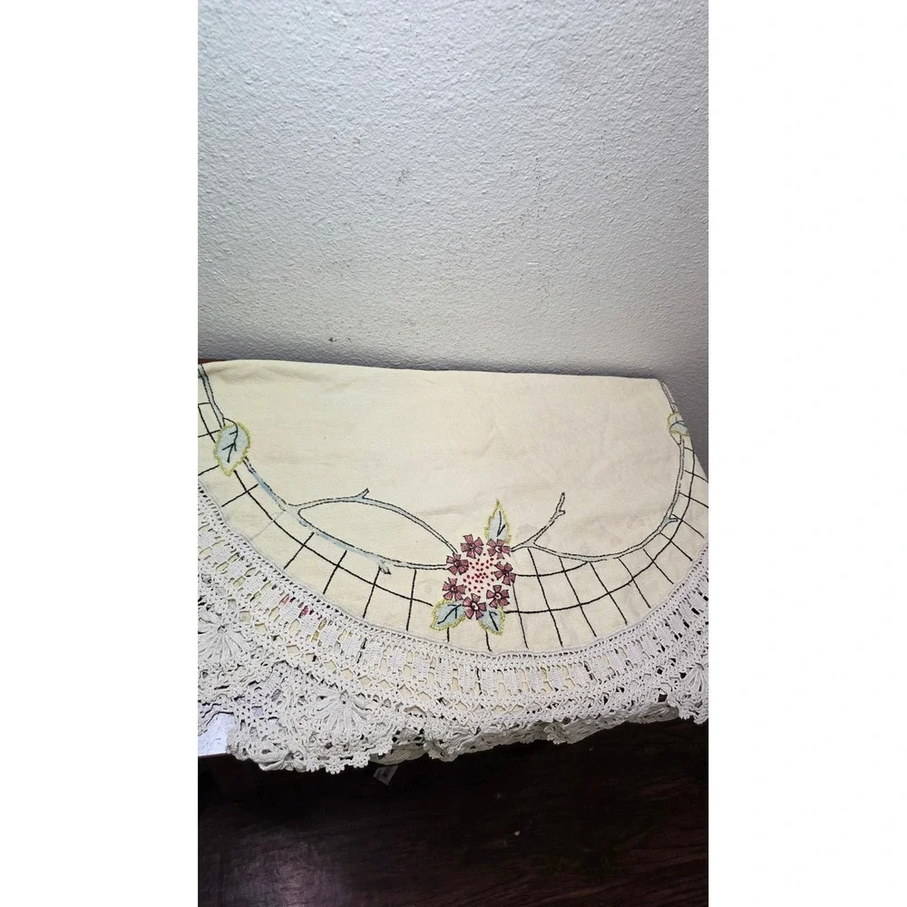 Unbranded Vintage Floral Embroidered Tablecloth Cream Crochet Lace Trim Cottage