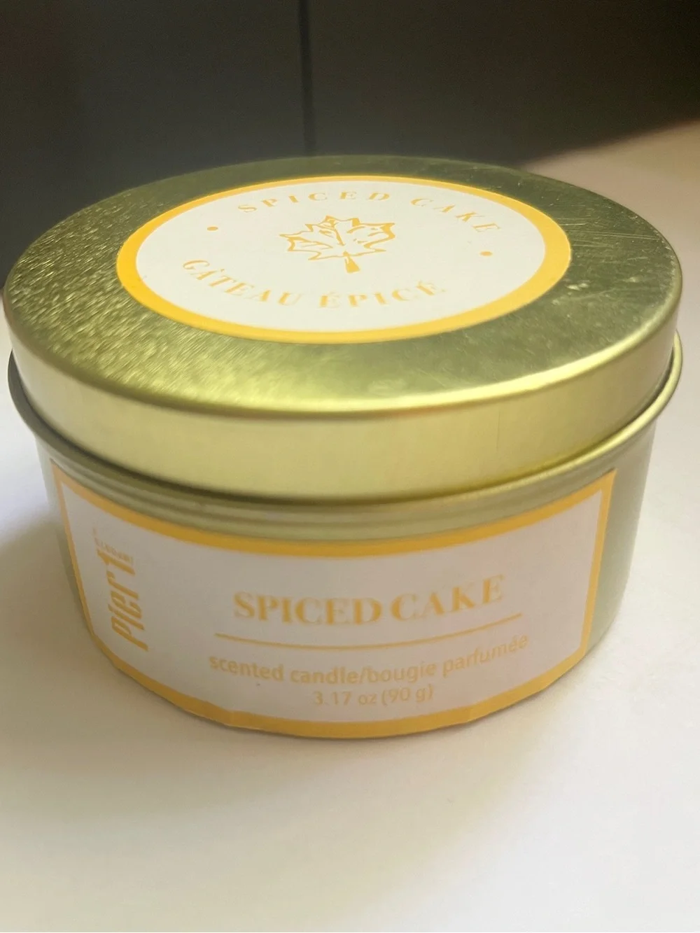 Pier 1 Spiced Cake Travel Tin Candle 3.17 oz Gold Tone Yellow NOS New NWOT 15 Hr