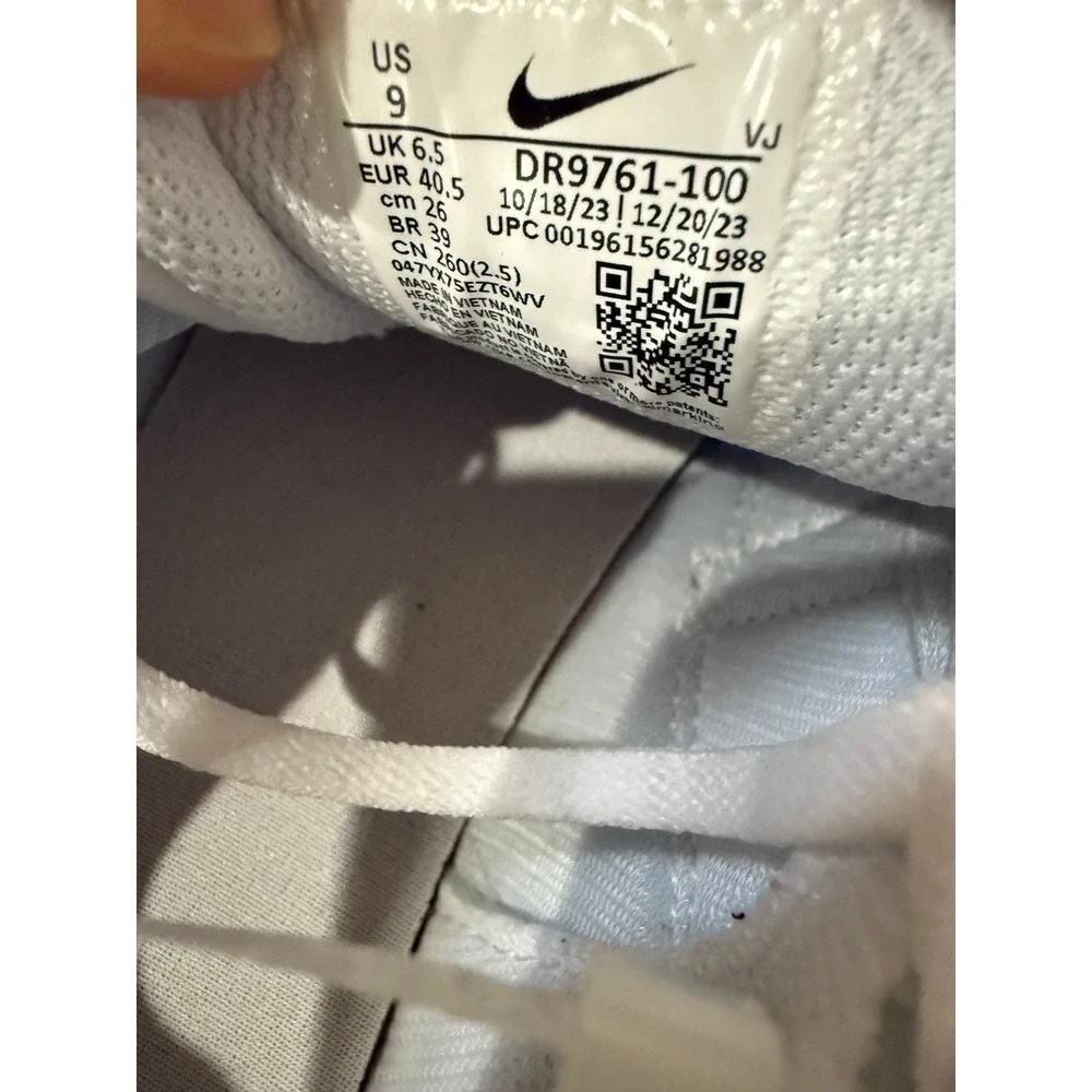 NWOB Nike Zoom Seeker Sportswear Running Shoes Chunky Beige Athletic Gym Size 9
