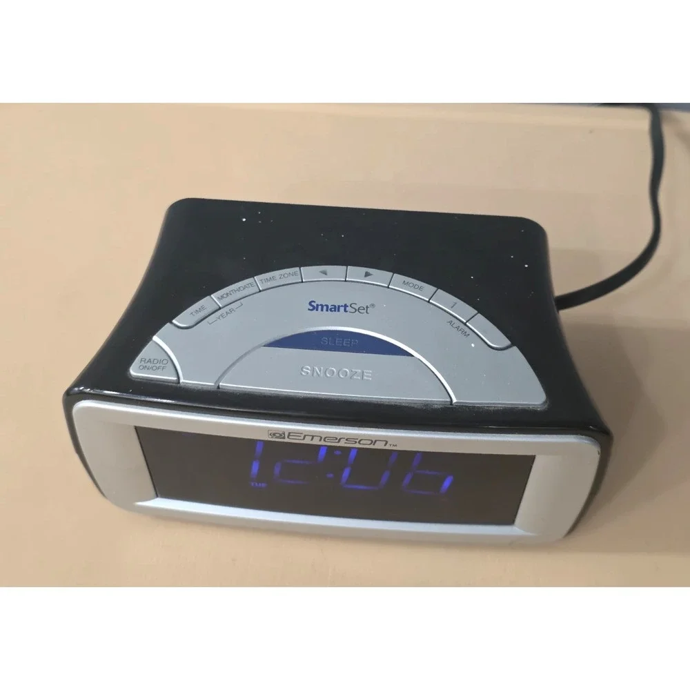 Emerson CKS9031 Smart‎ Set Dual Alarm Clock AM/FM Radio Large BLUE LED Display