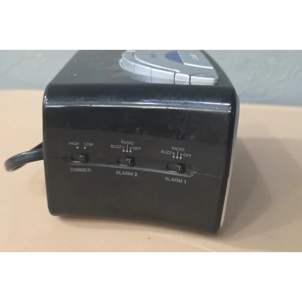 Emerson CKS9031 Smart‎ Set Dual Alarm Clock AM/FM Radio Large BLUE LED Display