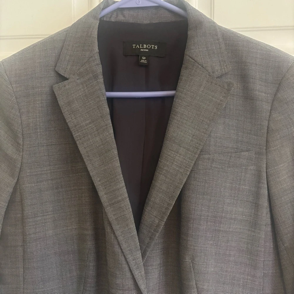 ❤️2/$15 or 3/$21❤️Talbots Women’s Charcoal Lightweight Blazer, Size 12 Petite